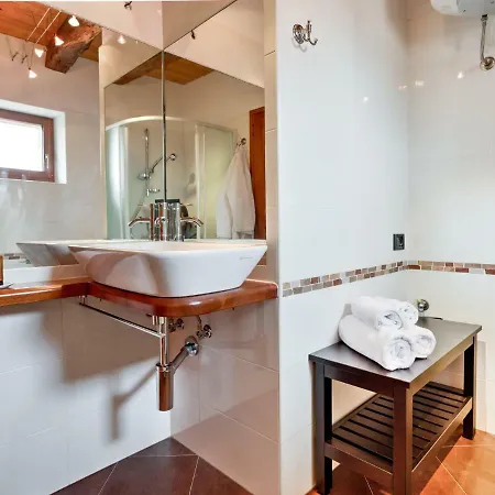 Portole Suites Apartman