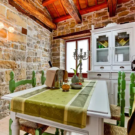 Portole Suites Apartman